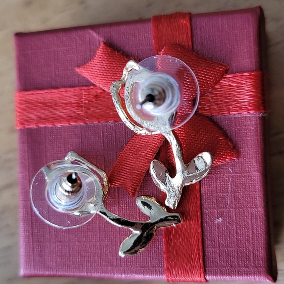 Earrings stud gold tone tulips - Picture 3 of 3